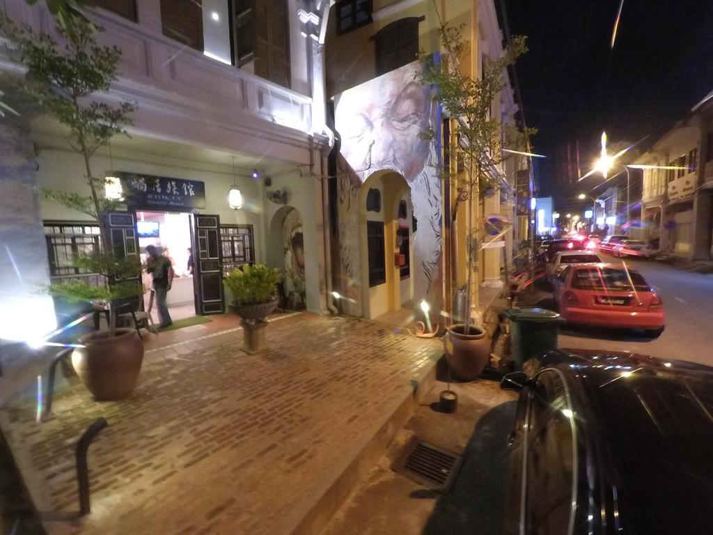Ryokan Muntri Boutique Hostel George Town Exteriör bild