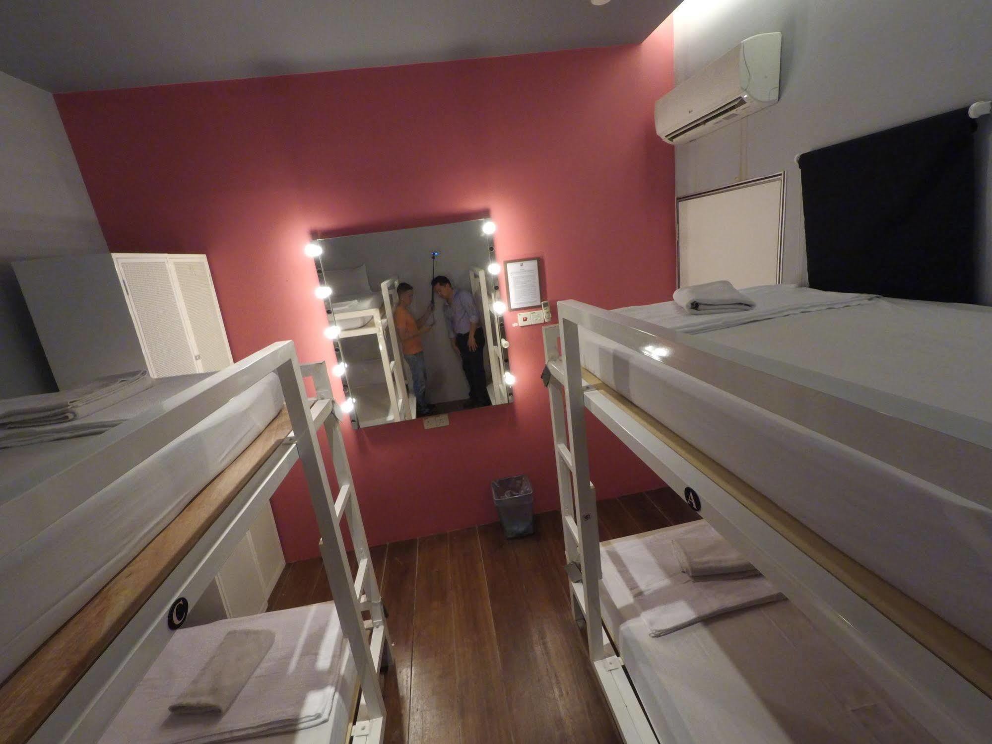 Ryokan Muntri Boutique Hostel George Town Exteriör bild